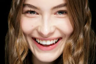 Как отбелить зубы самостоятельно в домашних условиях