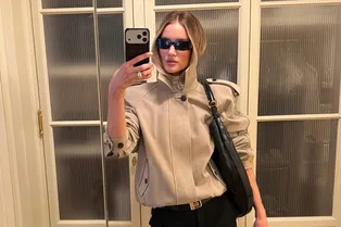 Как собирает свой весенний гардероб Роузи Хантингтон-Уайтли — одна из самых модных девушек прямо сейчас