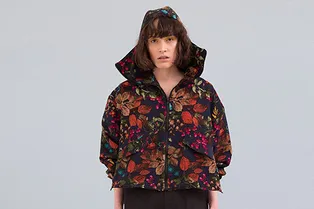 Трикотажные костюмы, цветочные платья и оверсайз-пальто в лукбуке Ria Keburia