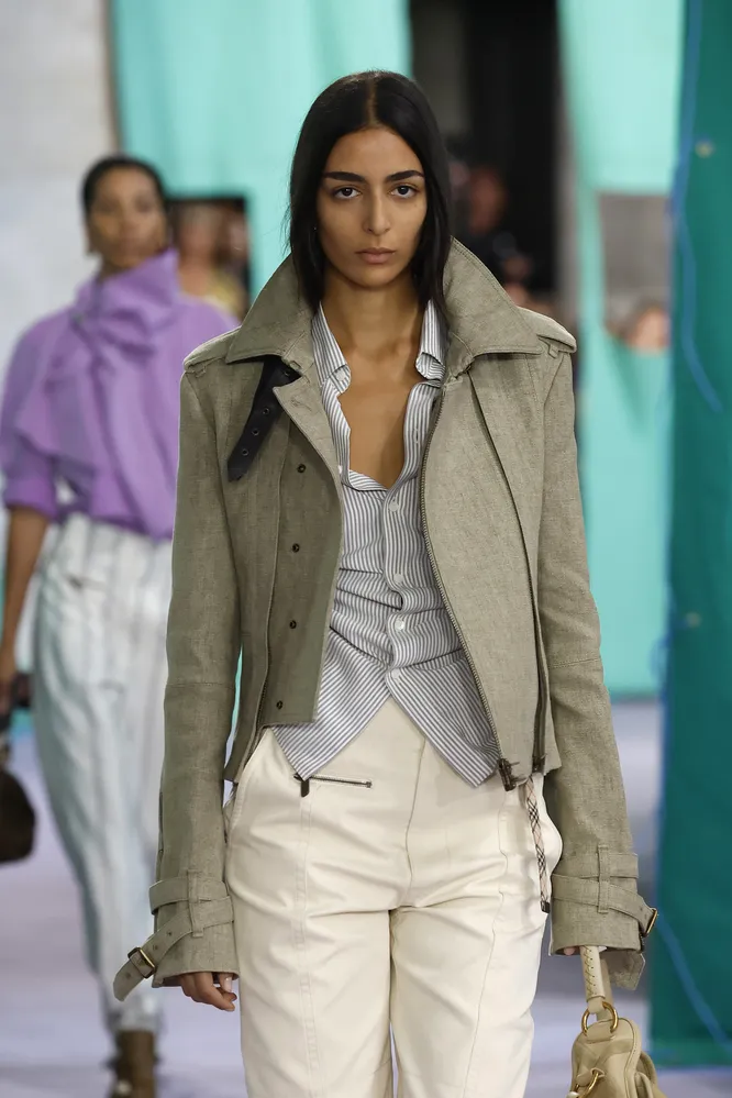 Burberry весна-лето 2025 Burberry весна-лето 2025