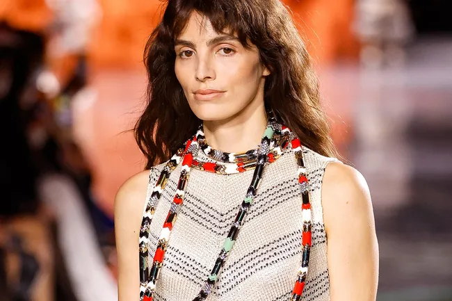 В 2026 году вам не нужны новые украшения. Все решает стилизация