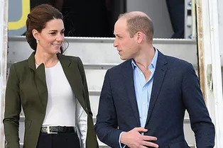 Кейт Миддлтон повторила модный прием Виктории Бекхэм, подобрав клатч в тон туфлям