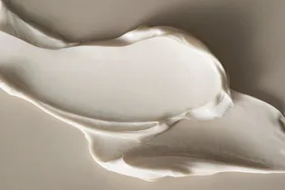 Увлажняют, питают и быстро впитываются: 8 лучших средств для тела