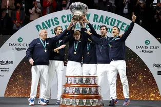Российские теннисисты выиграли кубок Дэвиса — третий раз в истории