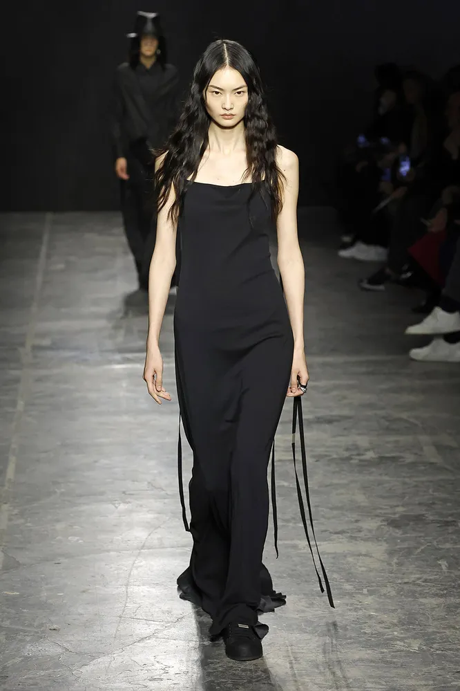 Ann Demeulemeester весна-лето 2023 Ann Demeulemeester весна-лето 2023