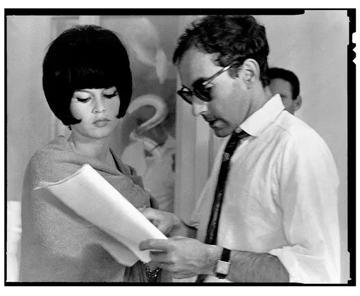 Жан-Люк Годар и Бриджит Бардо на съемках фильма «Презрение» (1963)