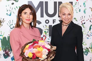 Яна Рудковская, Ясмина Муратович, Юлия Прудько на показе бренда Стеллы Аминовой Mum of Six