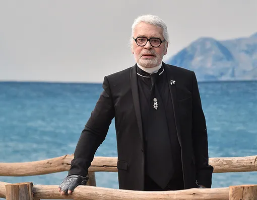 Последний выход во время показа Chanel весна-лето 2019, 2 октября 2018 года Последний выход во время показа Chanel весна-лето 2019, 2 октября 2018 года