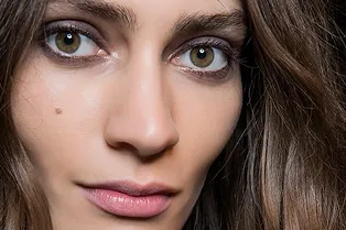 Макияж, из-за которого вы выглядите уставшей: 5 основных ошибок Макияж, из-за которого вы выглядите уставшей: 5 основных ошибок