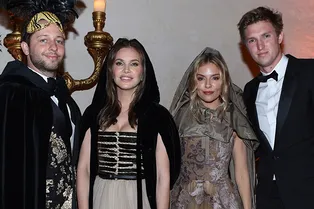 Даша Жукова, Сиенна Миллер и Моника Беллуччи на балу Dior в Венеции