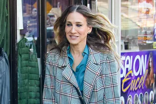 Сара Джессика Паркер показывает, как сочетать два главных весенних маст-хэва