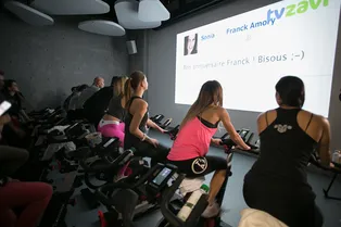 Приятное с полезным: в World Class стартуют кинопоказы-велозаезды