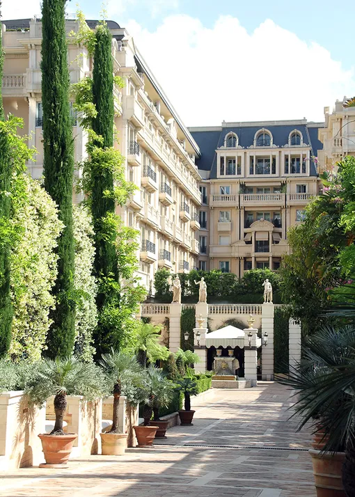 Фасад отеля Metropole Фасад отеля Metropole