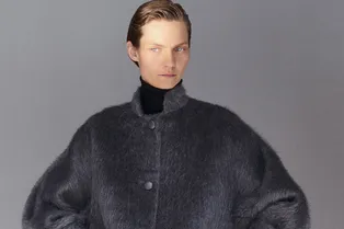 Куртка из этого материала заменит нам пуховик ранней весной Куртка из этого материала заменит нам пуховик ранней весной