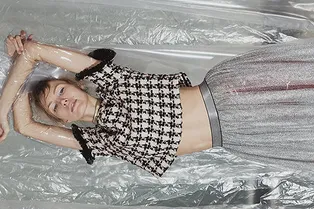 Фартуки, корсеты и треники в новой коллекции Sol'