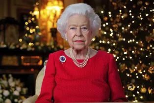 «Рождество может быть тяжелым для тех, кто потерял близких»: Елизавета II выступила с трогательным рождественским обращением