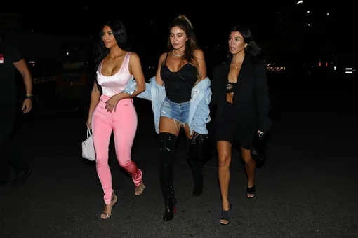 Ким Кардашьян, Ларса Пиппен и Кортни Кардашьян Ким Кардашьян, Ларса Пиппен и Кортни Кардашьян