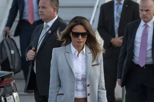 Кожаные брюки и балетки: Мелания Трамп прибыла в Хельсинки