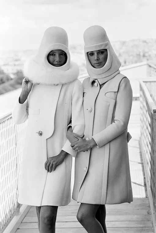 Модели Pierre Cardin, зима 1966/1967 Модели Pierre Cardin, зима 1966/1967