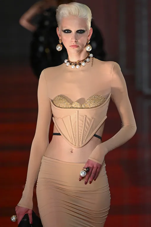 VERSACE осень-зима 2022/23 VERSACE осень-зима 2022/23