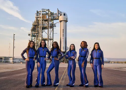 Экипаж Лорен Санчес отправляется в путешествие на космическом корабле New Shepard, апрель 2025
