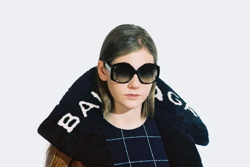 Первый кадр: новая рекламная кампания Демны Гвасалии для Balenciaga Первый кадр: новая рекламная кампания Демны Гвасалии для Balenciaga