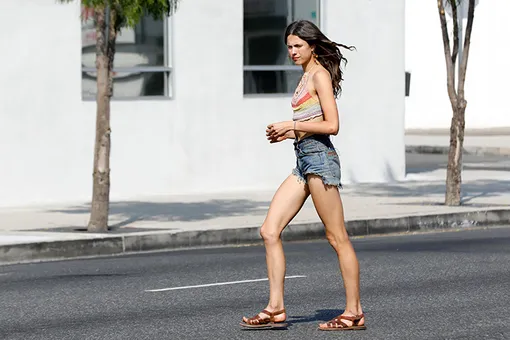 Кадр из фильма Квентина Тарантино «Однажды в... Голливуде», 2019 Кадр из фильма