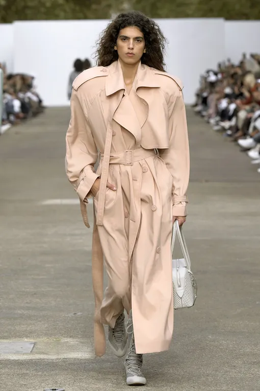 Stella McCartney весна-лето 2025 Stella McCartney весна-лето 2025