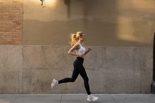 Правильная экипировка, умные гаджеты и лучшие маршруты: где и как бегать в Москве