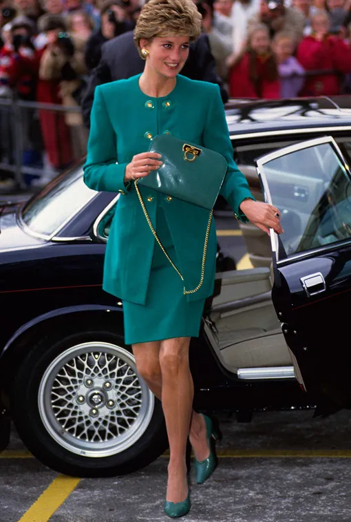 Принцесса Диана с сумкой Lady D, 1993 год Принцесса Диана с сумкой Lady D, 1993 год