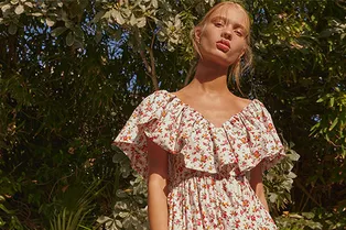 Барышня-крестьянка: 10 романтичных платьев на лето