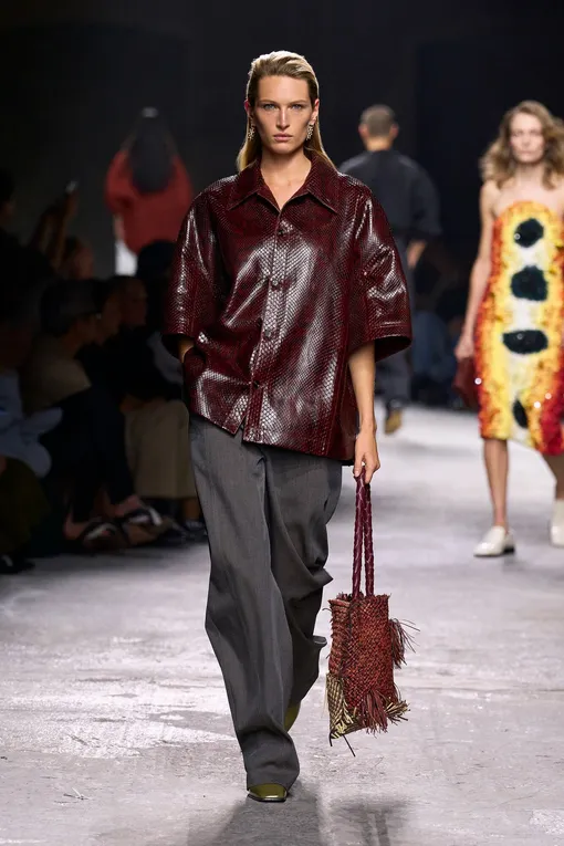 Bottega Veneta весна-лето 2025