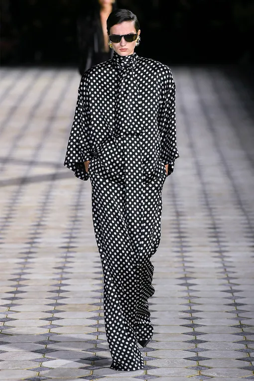 SAINT LAURENT весна-лето 2023 SAINT LAURENT весна-лето 2023