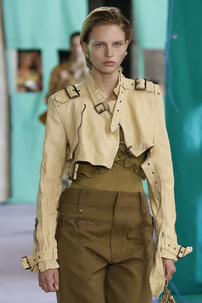Burberry весна-лето 2025