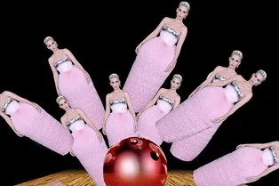 Торт, малярный валик, коробка конфет: как платья Кэти Перри и Карди Би с церемонии «Грэмми-2019» превратились в мемы