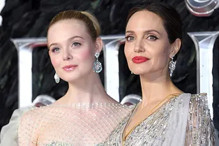 Королева и принцесса: Анджелина Джоли в Ralph & Russo и Эль Фаннинг в Armani Privé