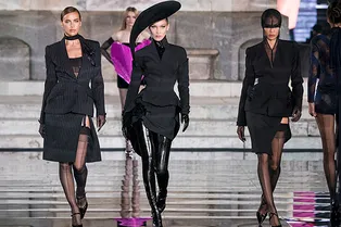 Карин Ройтфельд проведет онлайн-показ. Ирина Шейк, Ким Кардашьян и Хэйли Бибер будут дефилировать из дома