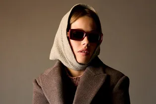 Косынка из шерсти — самая стильная альтернатива шапке