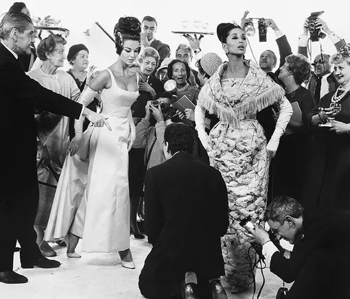 Чайна Машадо и Марго МакКендри в Lanvin, Париж, 1961 (The Richard Avedon Foundation) Чайна Машадо и Марго МакКендри в Lanvin, Париж, 1961 (The Richard Avedon Foundation)