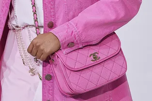 Встречайте весну в вещах самого жизнерадостного цвета — розового