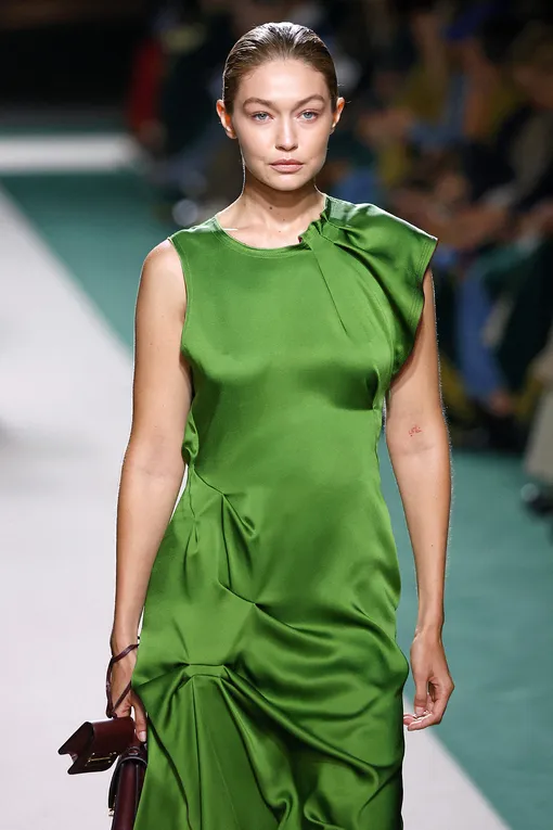 Victoria Beckham весна-лето 2025 Victoria Beckham весна-лето 2025