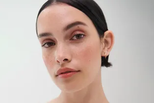 Мягкое отшелушивание и увлажнение: зачем нужны PHA-кислоты в косметике