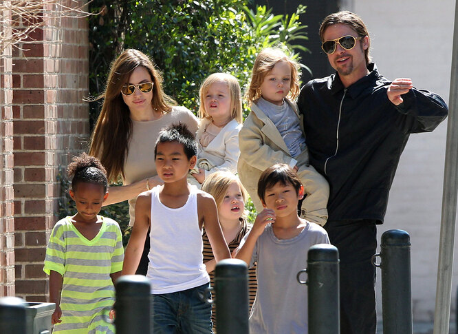 Анджелина Джоли и Брэд Питт с детьми, 2016 год