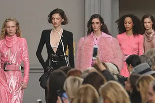 Американское родео от Nina Ricci: розовая пантера в роли подружки ковбоя Американское родео от Nina Ricci: розовая пантера в роли подружки ковбоя