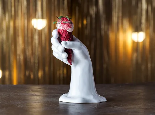 Свекольный рожок с мороженым из лосося в «Кококо»