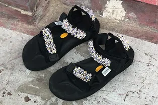 Объект желания: расшитые бисером сандалии Suicoke с показа Cecilie Bahnsen