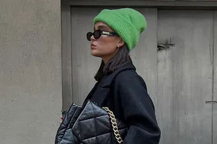 Яркая шапка — самый модный аксессуар этой зимы