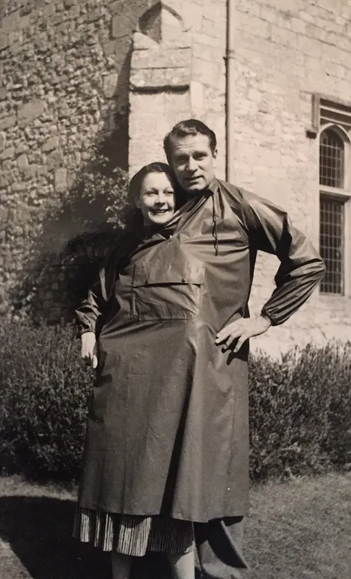 Вивьен Ли и Лоуренс Оливье в их загородной резиденции Нотли Эбби. Фото из никогда ранее не публиковавшегося семейного фото-альбома.