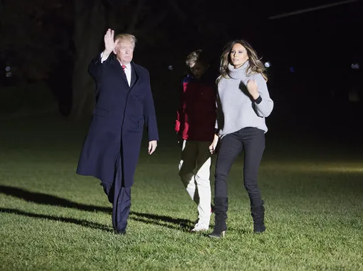 Дональд и Мелания Трамп с сыном Бэрроном Дональд и Мелания Трамп с сыном Бэрроном