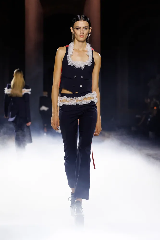 Alexander McQueen весна-лето 2025 Alexander McQueen весна-лето 2025
